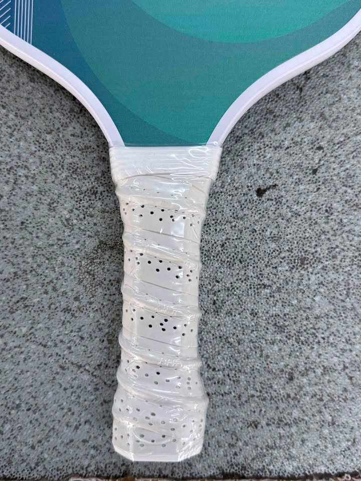 USA Pickleball Set – 2 Paddles + 4 Balls + Carry Bag - photo 4