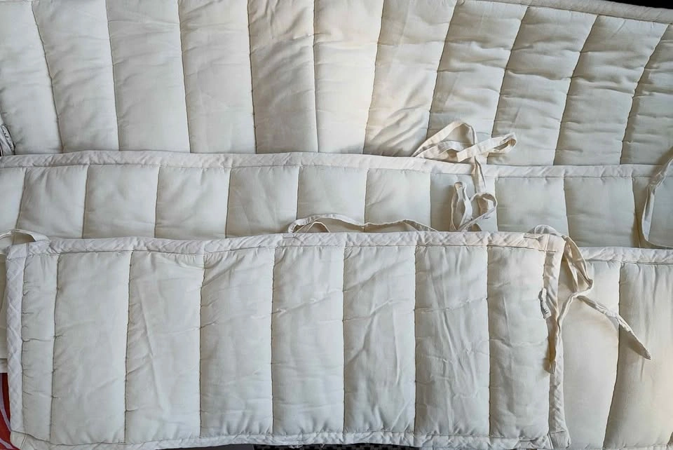 Crib bumper pad set