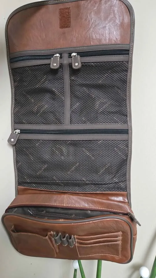 Vintage leather mouflon toiletry bag image indicator(2)