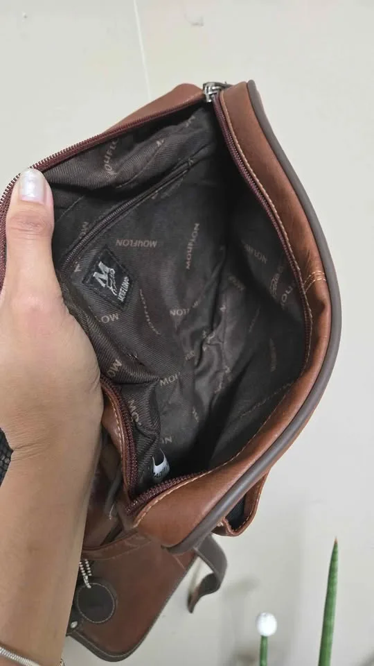 Vintage leather mouflon toiletry bag image indicator(4)