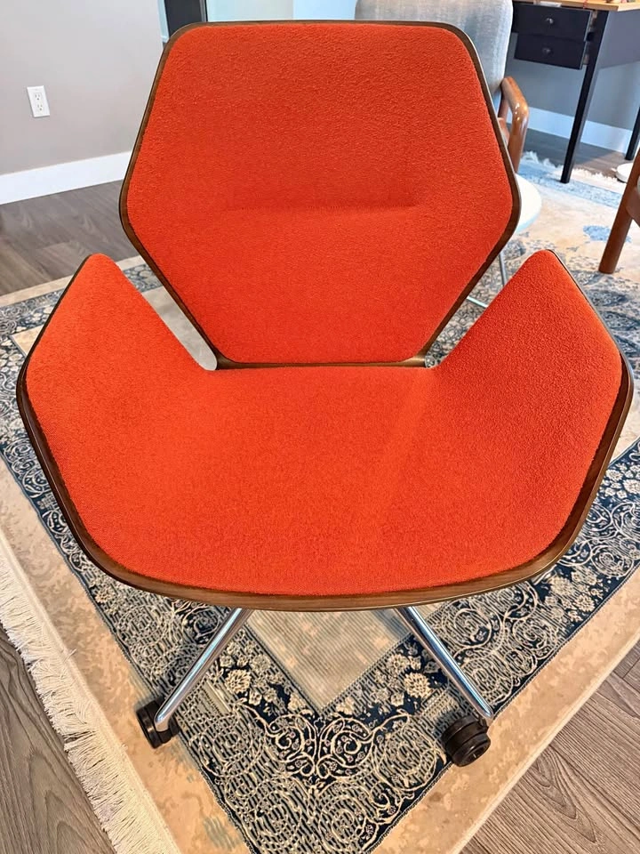 Davis Furniture "Ginkgo" Mid-Back Conference/Desk Chair