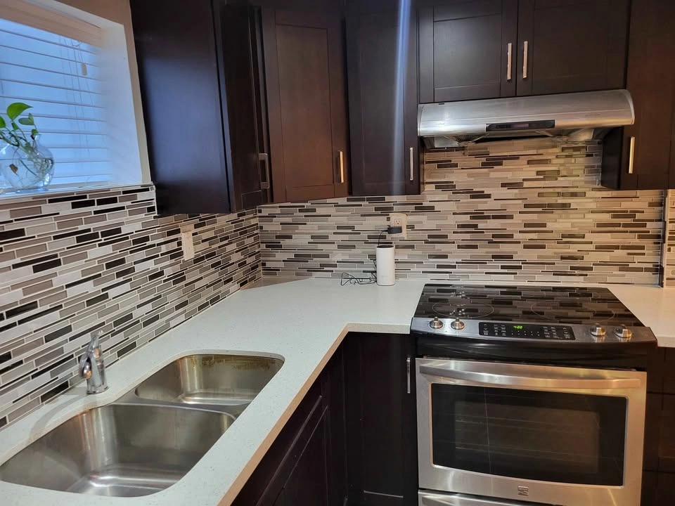 1-Bedroom Basement Apartment with Separate Entrance - Nov 1st - photo 3