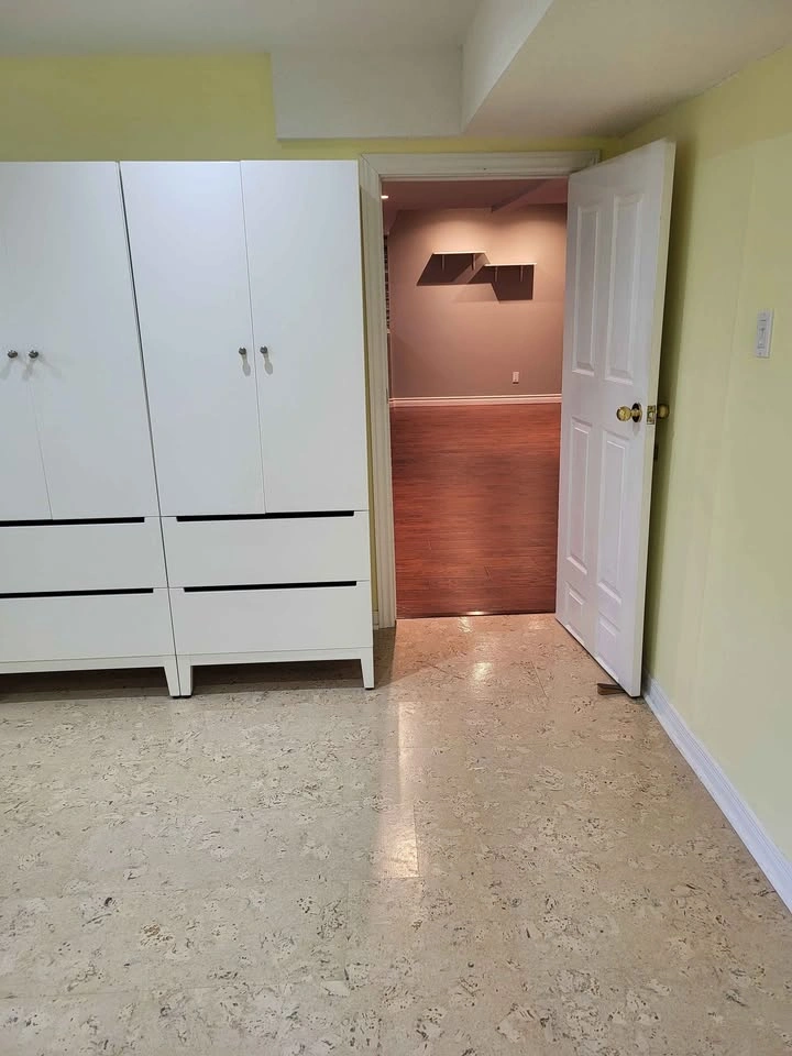 1-Bedroom Basement Apartment with Separate Entrance - Nov 1st - photo 4