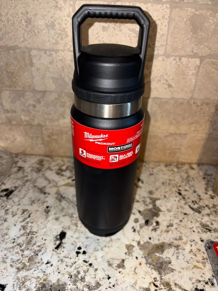 Brand new Milwaukee Packout Black 24 oz Insulated Bottle - photo 2