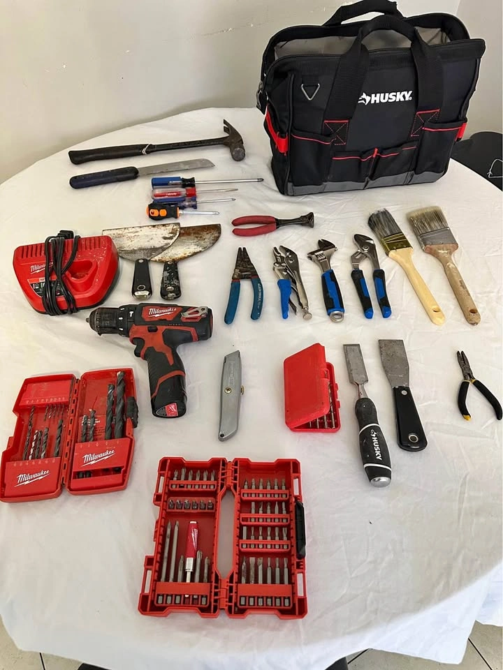 Milwaukee Cordless Drill + Battery, Charger, Husky Tool Bag