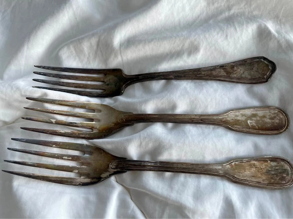 Vintage Fiddle-Back Silverplate Dinner Forks - Set of 3
