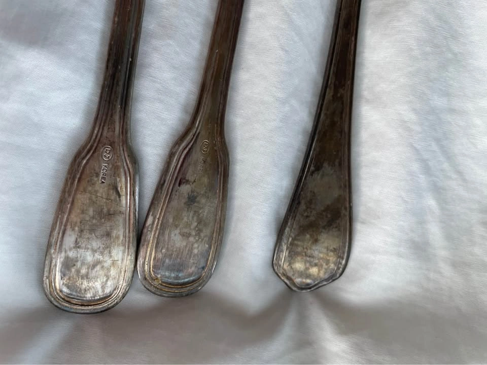Vintage Fiddle-Back Silverplate Dinner Forks - Set of 3 - photo 2