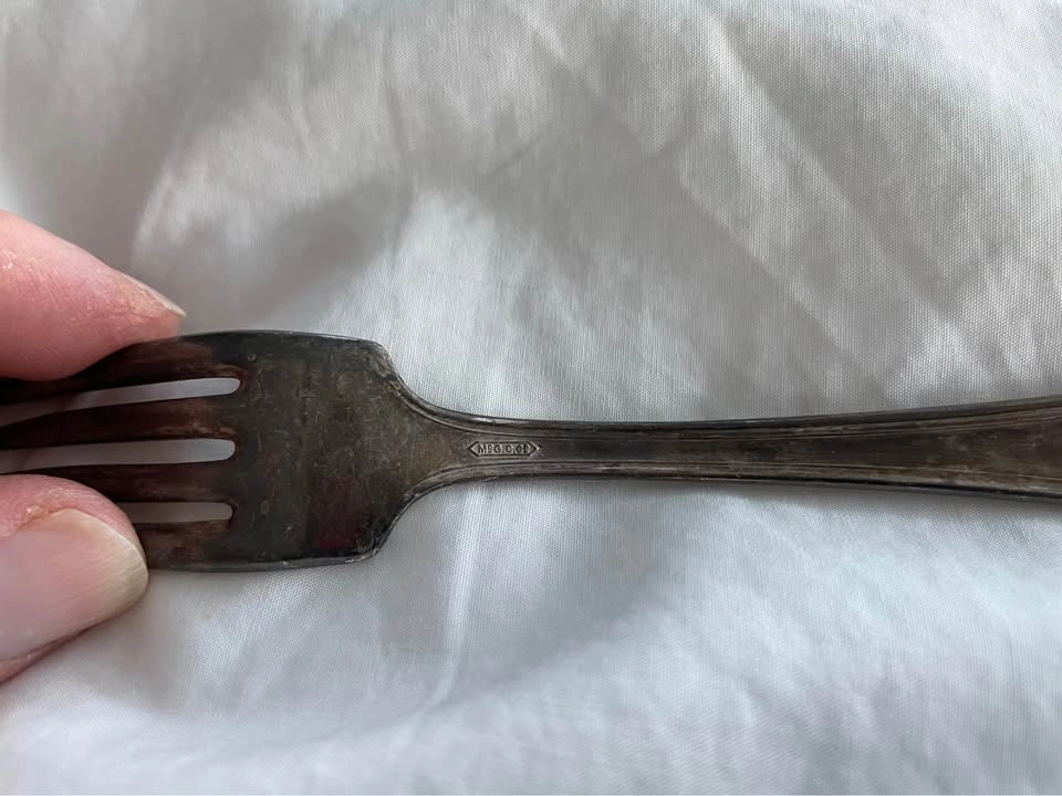 Vintage Fiddle-Back Silverplate Dinner Forks - Set of 3 - photo 3