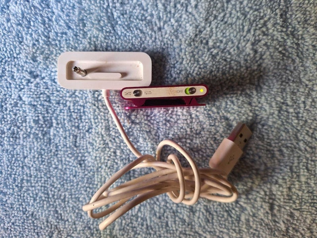 Pink Apple iPod Shuffle (2nd Gen) with Dock and USB Cable