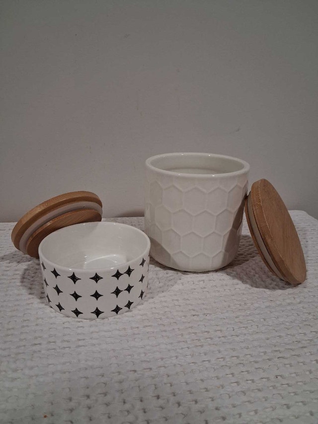 Ceramic Canisters with Wooden Lids - photo 2