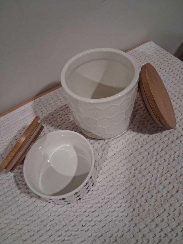 Ceramic Canisters with Wooden Lids - photo 3