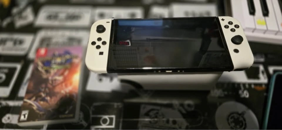 Nintendo Switch Bundle with Game, Case, VR Visors, and Dock - photo 2