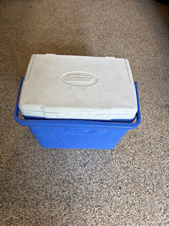 Coleman Cooler with attached lid