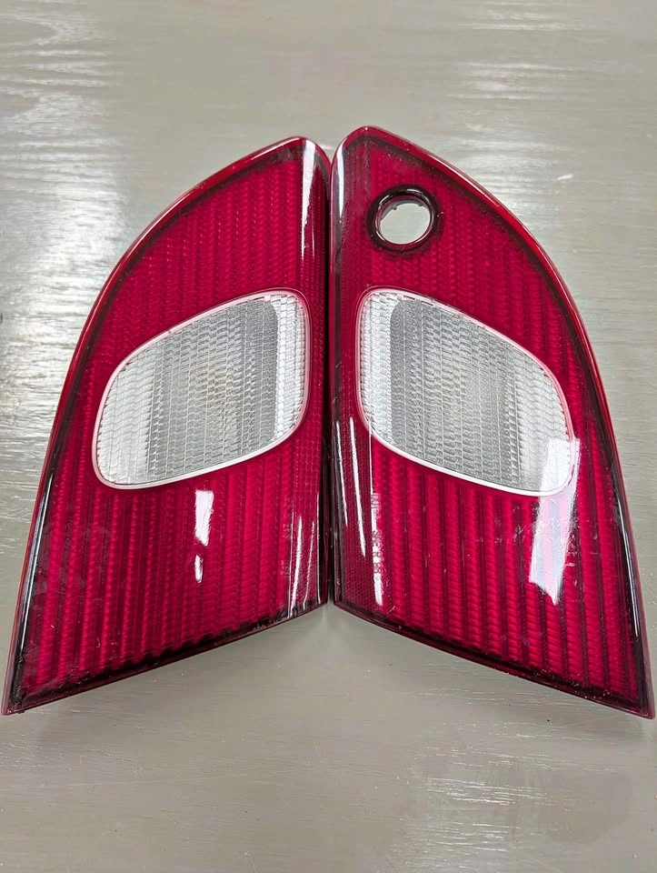1998-2000 Toyota Corolla Tail Lights
