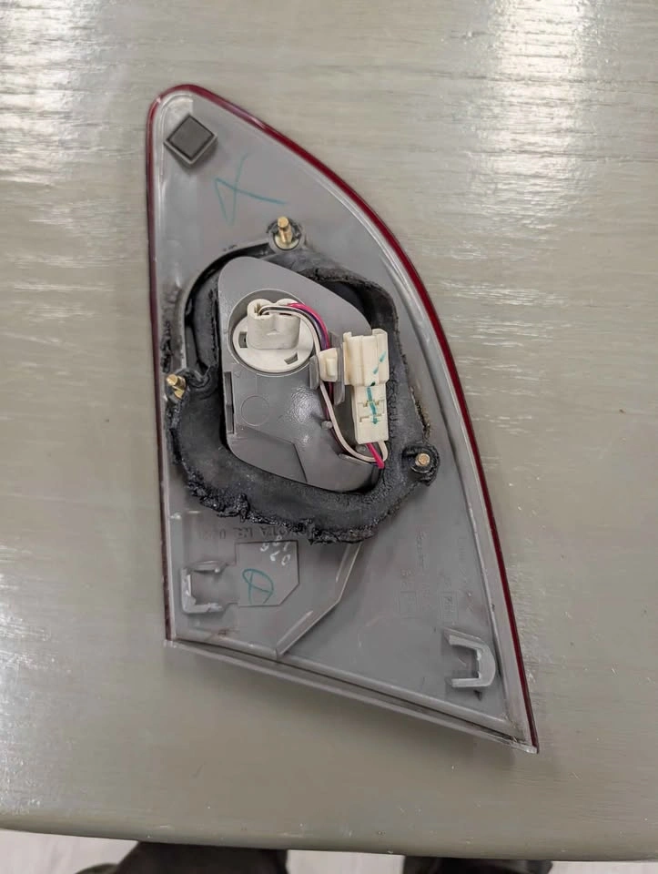 1998-2000 Toyota Corolla Tail Lights - photo 4