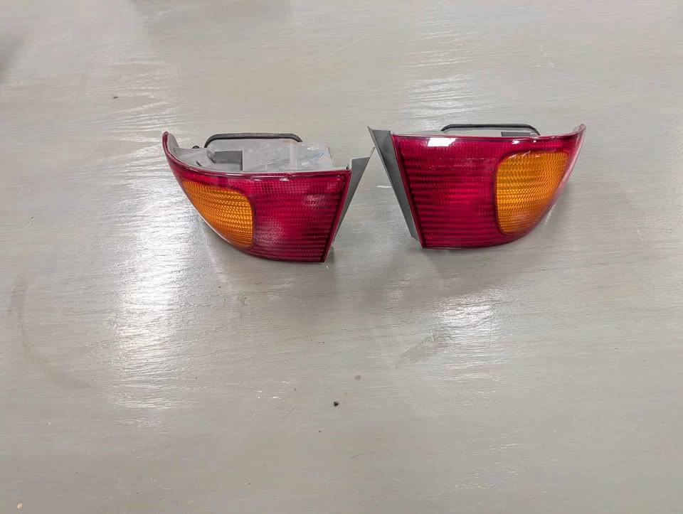 1998-2002 OEM Toyota Corolla Outer Tail Lights - photo 2