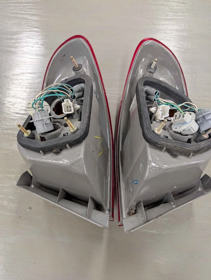 1998-2002 OEM Toyota Corolla Outer Tail Lights - photo 3