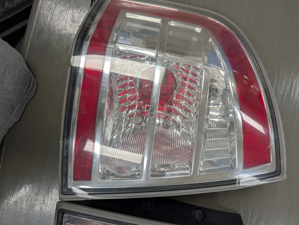 2007-2010 Ford Edge Tail lights - photo 2