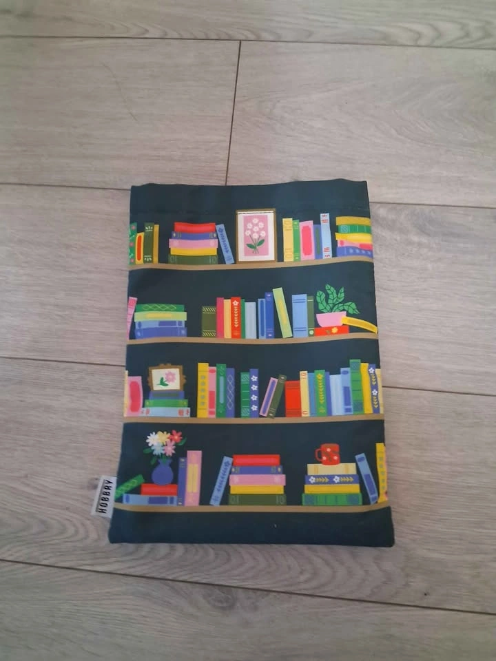 Hobbry Bookshelf Print Book Sleeve - photo 2