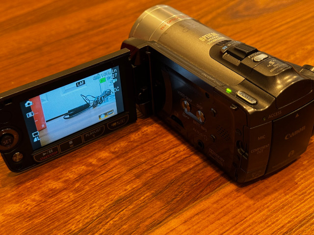 Canon Vixia HF200 HD Camcorder – A+ with box & acc. - photo 2