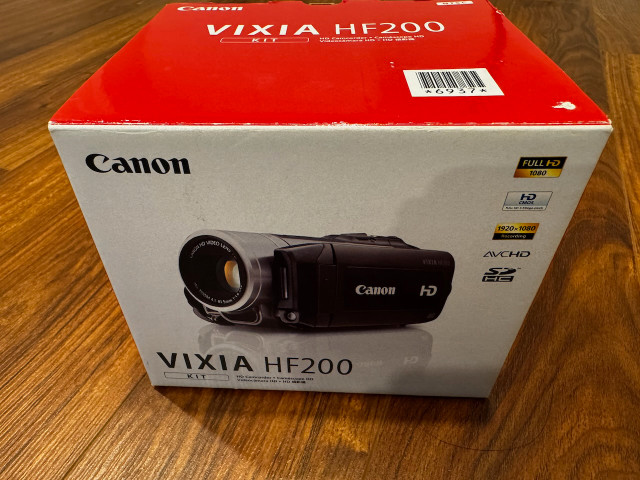Canon Vixia HF200 HD Camcorder – A+ with box & acc. - photo 3