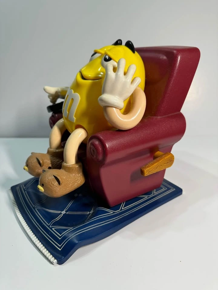 M&M Candy Dispenser, Yellow Peanut, Collectible 1999 - photo 2