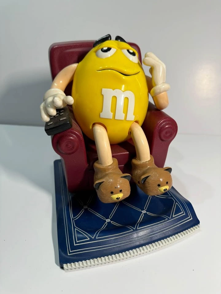 M&M Candy Dispenser, Yellow Peanut, Collectible 1999 - photo 3