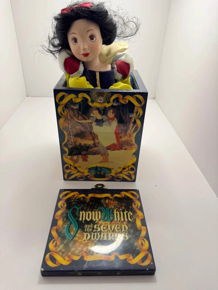 Enesco Disney Musical Jack In The Box Snow White and Pinocchio - photo 2