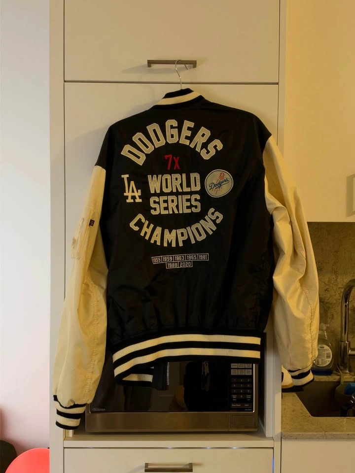 Vintage LA Dodgers Reversible Bomber Jacket - photo 2