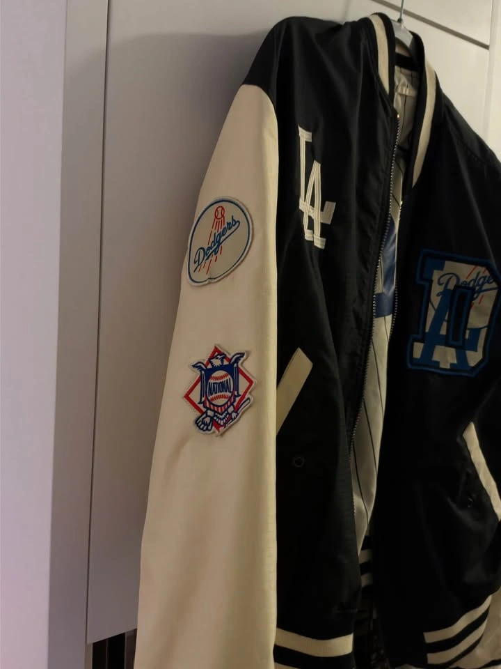 Vintage LA Dodgers Reversible Bomber Jacket - photo 3