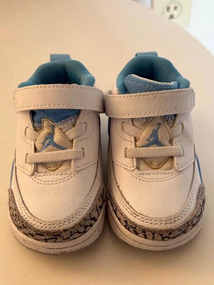 Jordan 3 Retro White/University Blue Size 4C - photo 3