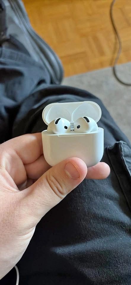 Apple AirPods 4