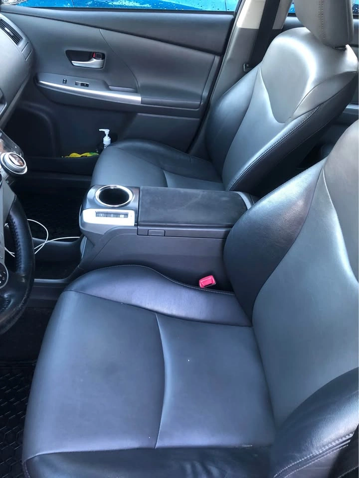2012 Toyota Prius V Hybrid - Clean Title - photo 4