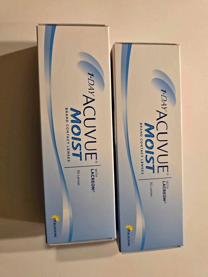 New 2 Boxes of 1-Day Acuvue Moist Contact Lenses (30 Lenses Each