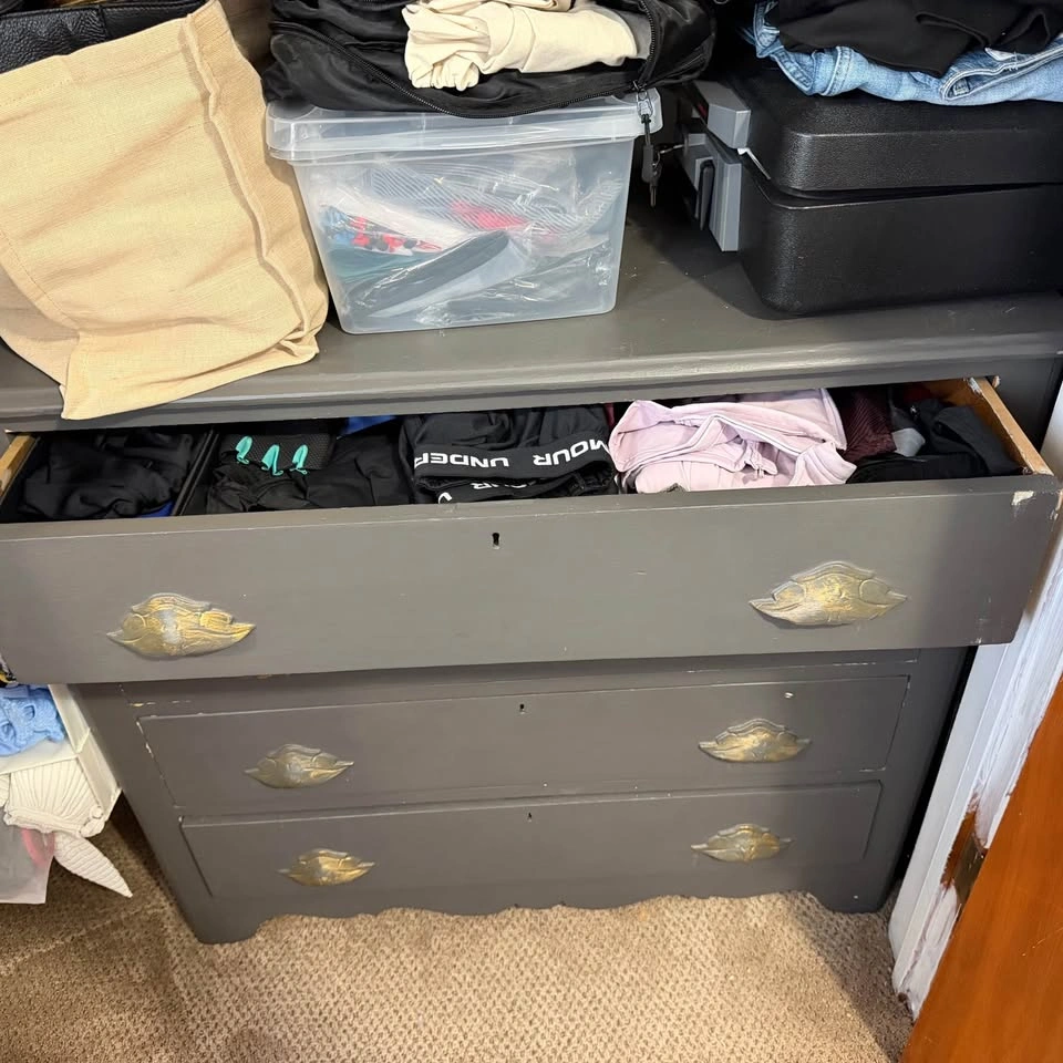Gray 4-Drawer Dresser with Decorative Handles - photo 5