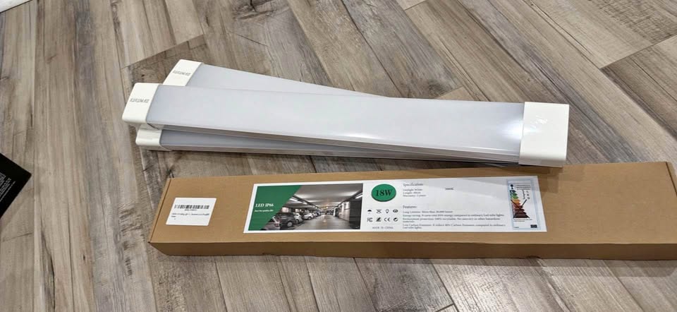 Ceiling light fixture- 4 pack