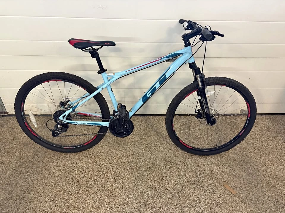 GT Medium Hardtail 24 Speed Mountain Bike