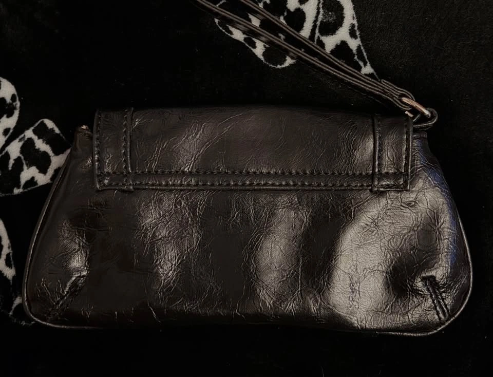 y2k vintage Guess leather clutch purse - photo 2