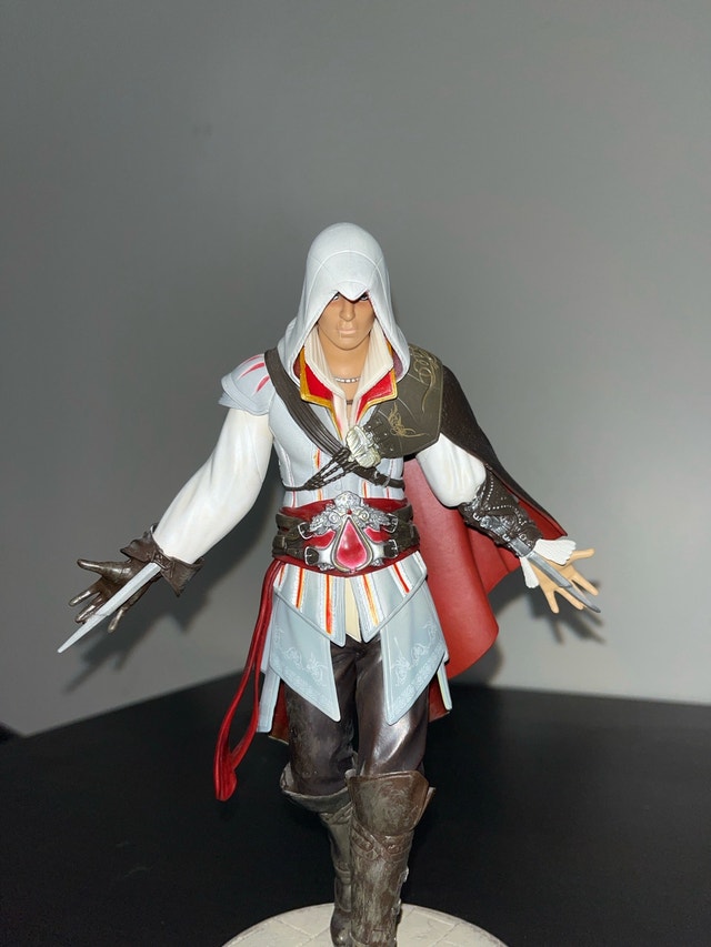 Assassins creed Ezio collectible figure