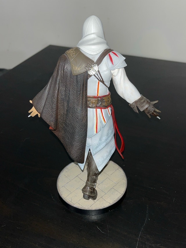 Assassins creed Ezio collectible figure - photo 3