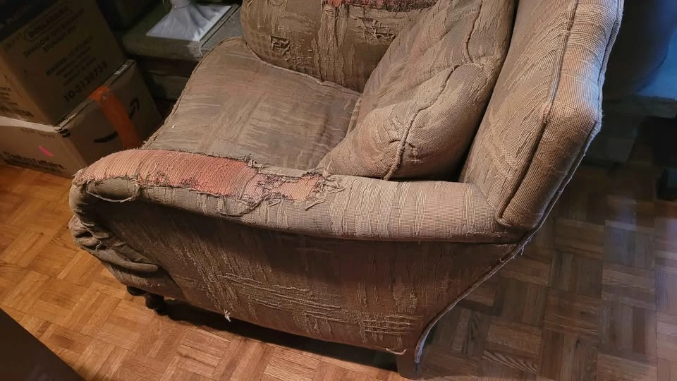 FREE Vintage Armchair — Reupholstery Project - photo 2