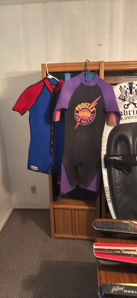 O'Brien Kneeboard, and Assorted Water Skis - photo 2
