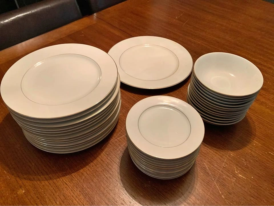 Tiffany Fine China Japan 24k Gold Dinnerware Set for 12