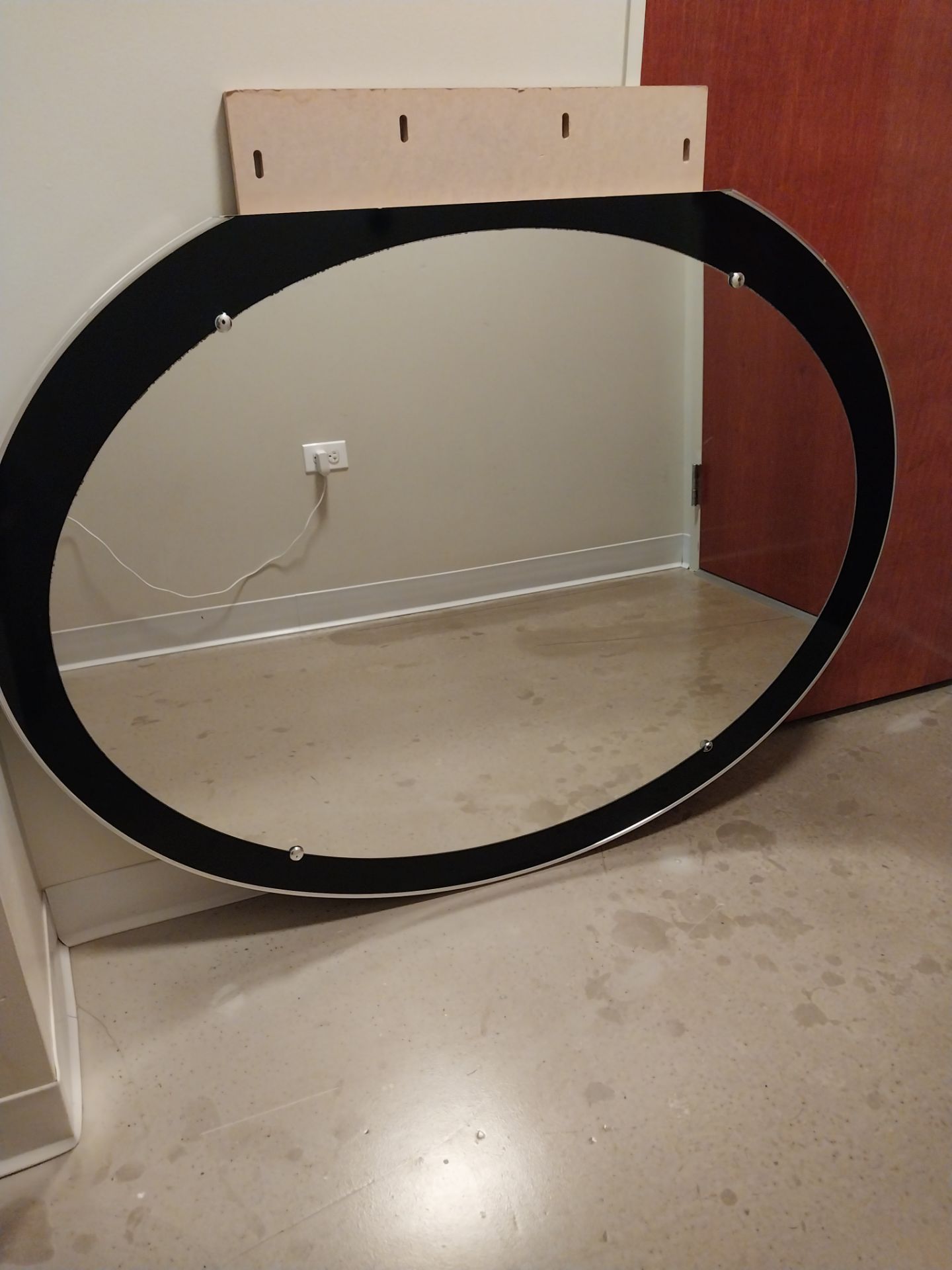 Large Oval Wall Mirror – Black Frame – Excellent Condition