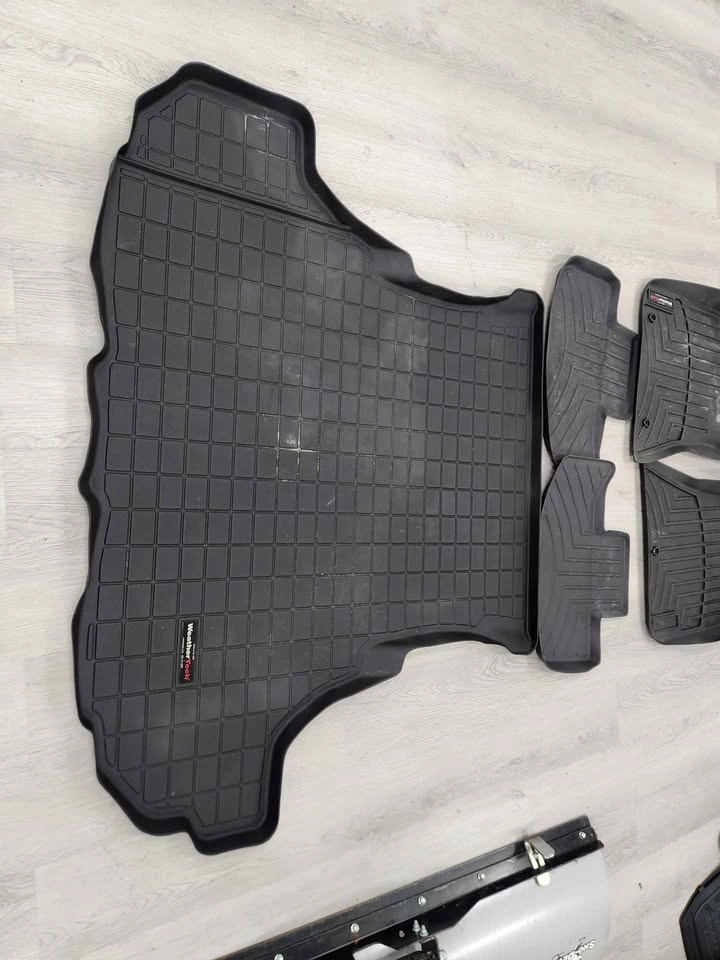 2008-2023 Dodge Challenger Weathertech floor mats complete - photo 2