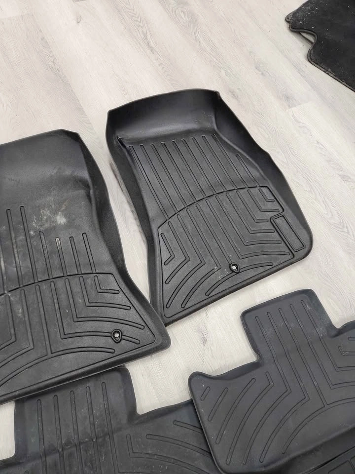2008-2023 Dodge Challenger Weathertech floor mats complete - photo 5