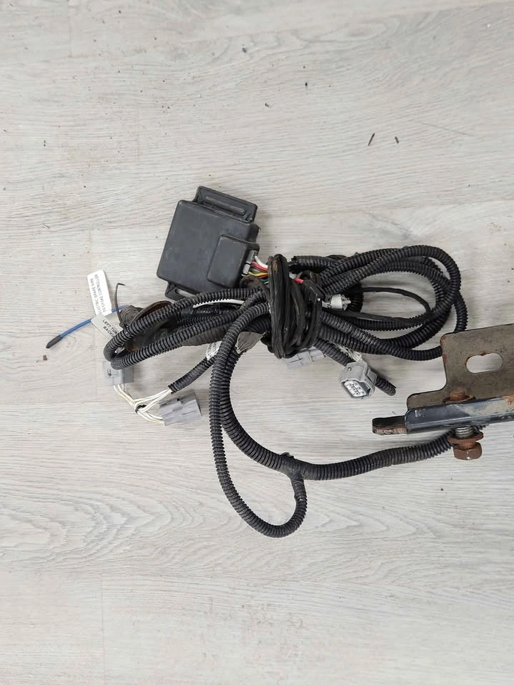 2015 Jeep Cherokee OEM Trailer Hitch & Wiring - photo 4