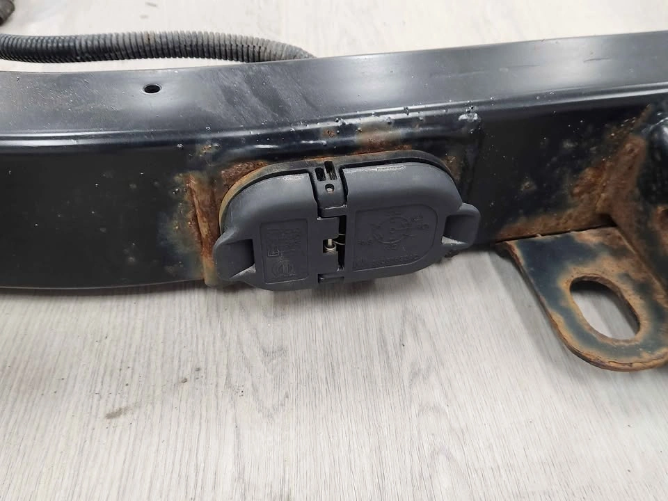 2015 Jeep Cherokee OEM Trailer Hitch & Wiring - photo 5