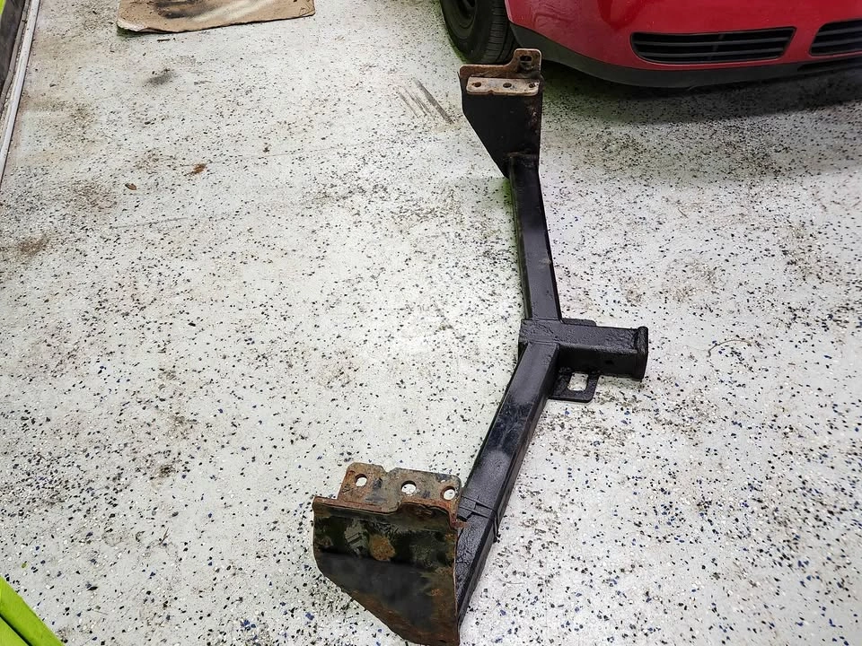 CURT class 3 Trailer Hitch 2014-2018 Jeep Cherokee