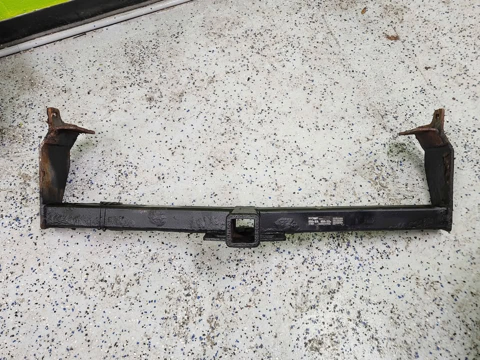 CURT class 3 Trailer Hitch 2014-2018 Jeep Cherokee - photo 3